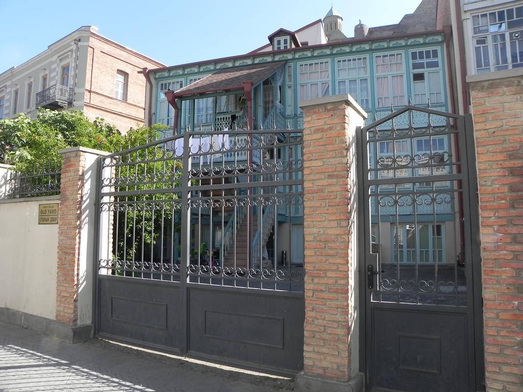 Old Yard Guest House Тбилиси Экстерьер фото