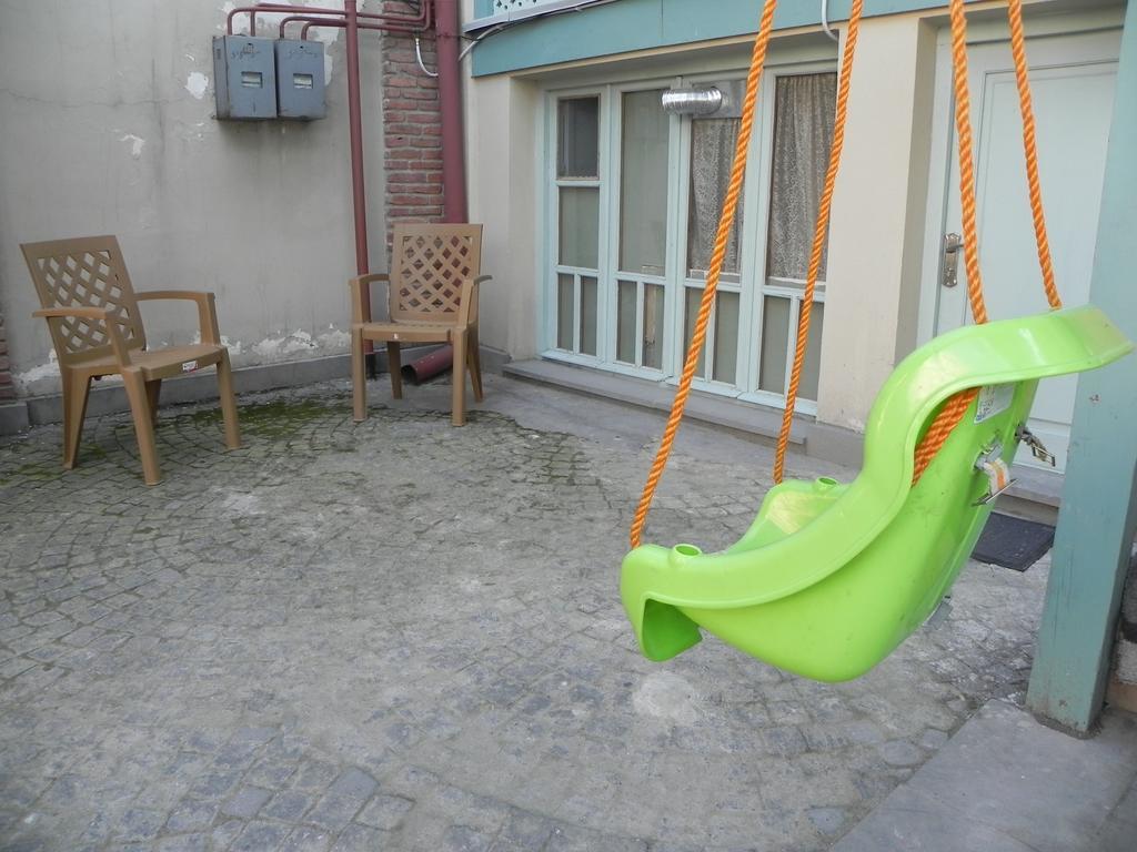 Old Yard Guest House Тбилиси Экстерьер фото