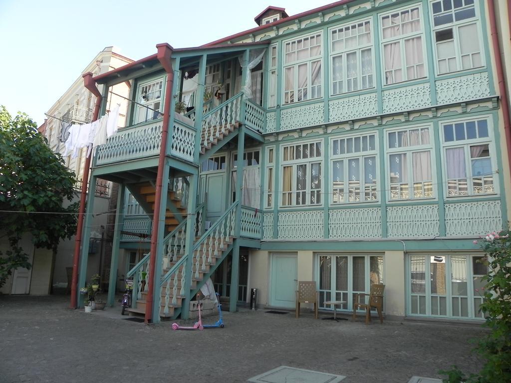 Old Yard Guest House Тбилиси Экстерьер фото
