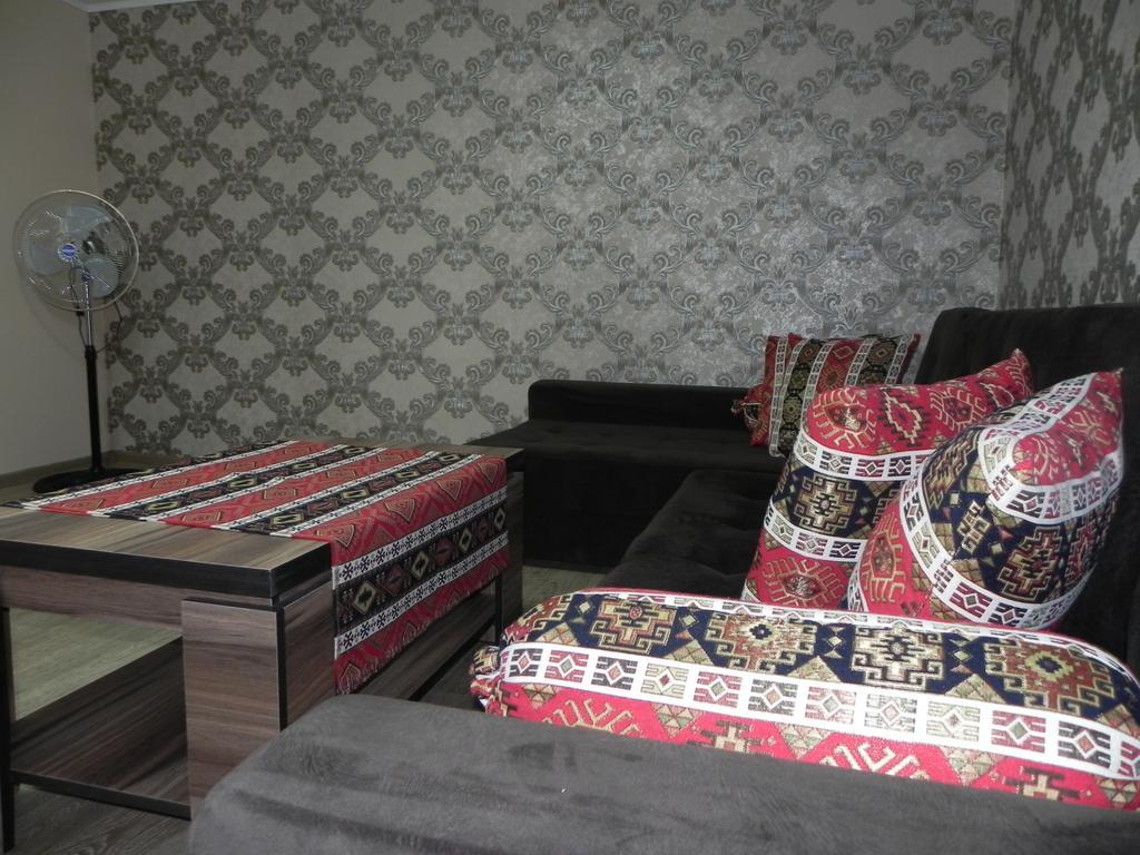 Old Yard Guest House Тбилиси Экстерьер фото