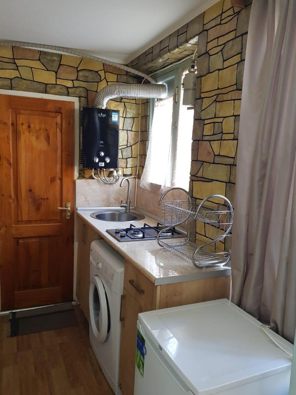 Old Yard Guest House Тбилиси Экстерьер фото